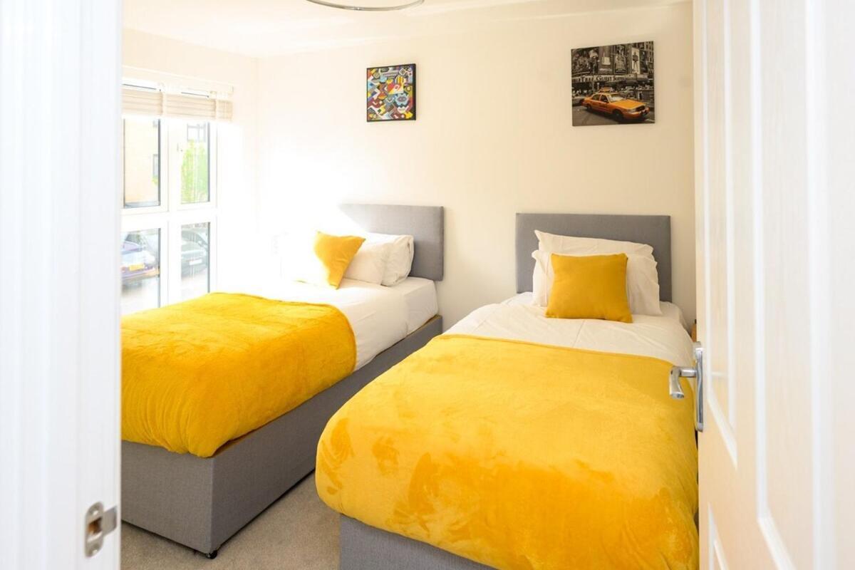 Luxury 5 Bedroom House With Parking Чатам Номер фото